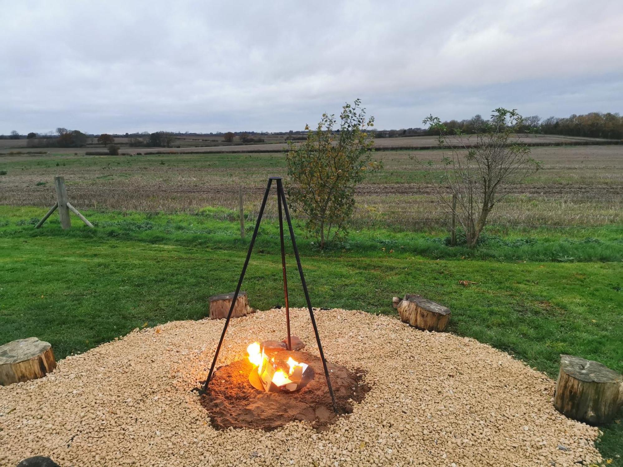 Secret Hot Tub - Heated Dome Lincoln Firepit Projector 아파트 외부 사진